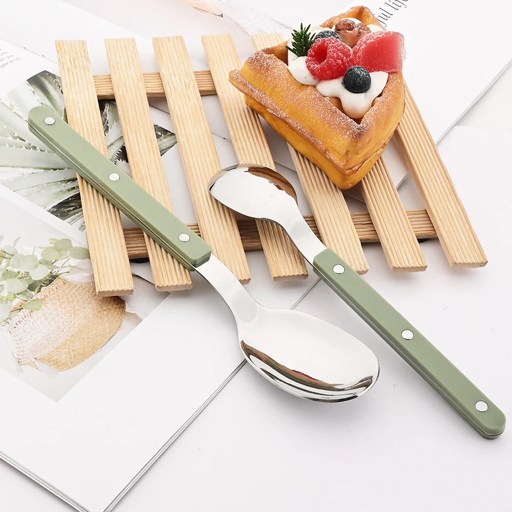 Dine in Style Rivet Cutlery Set