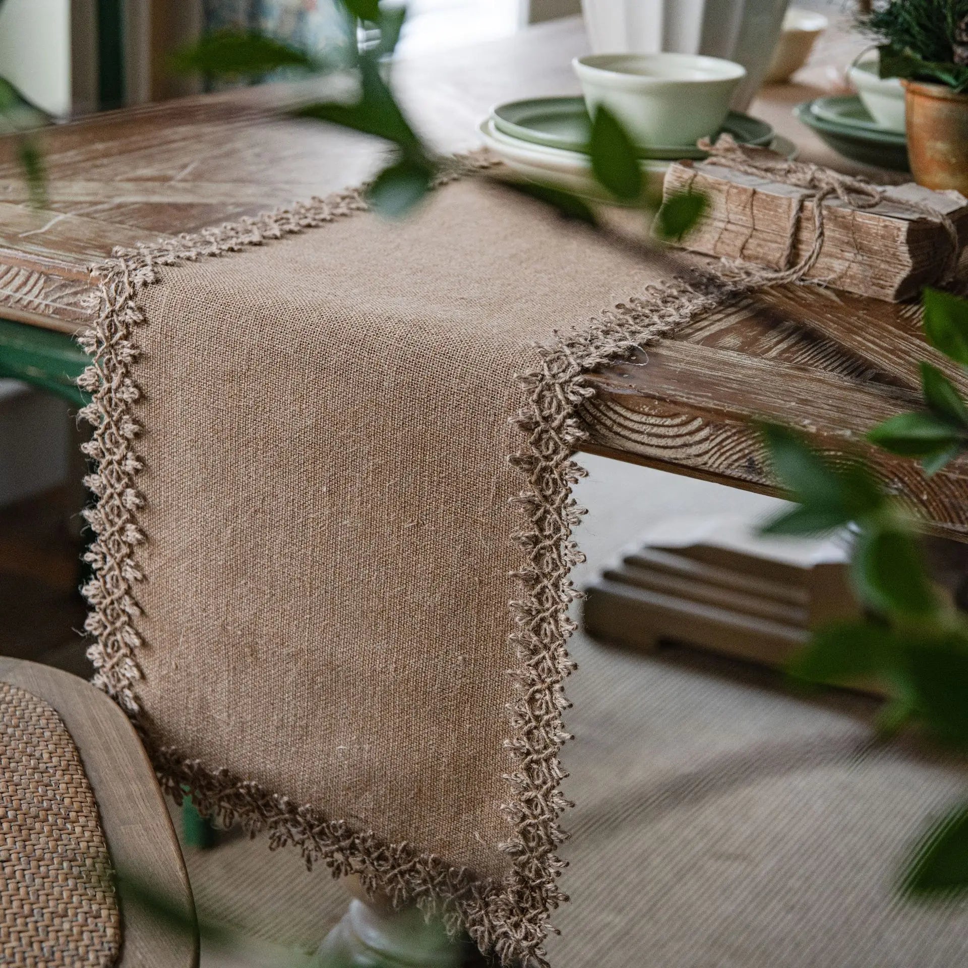  Bulap Bliss Table Placemats: Natural burlap adds rustic charm to your table.