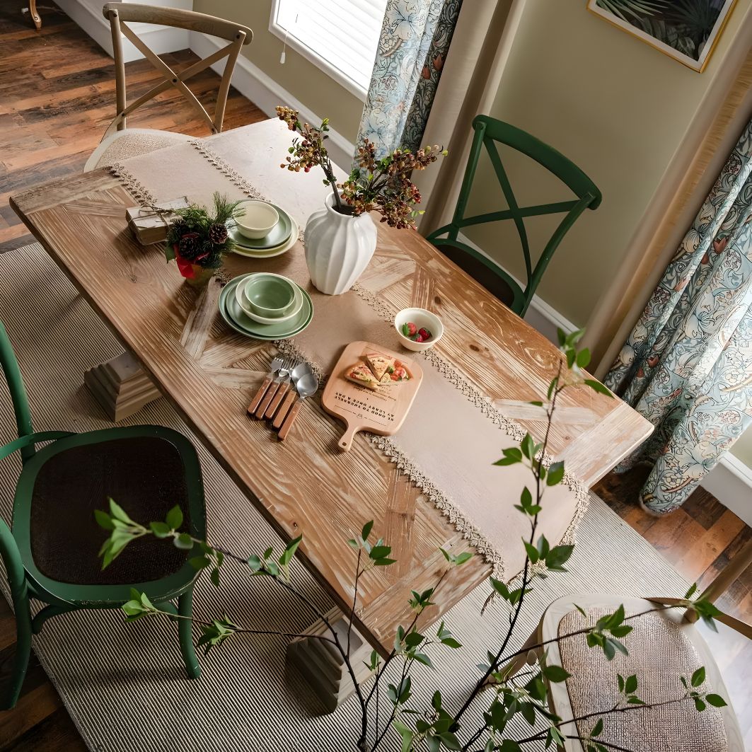 Stylish Placemats: Bulap Bliss for a touch of rustic elegance.